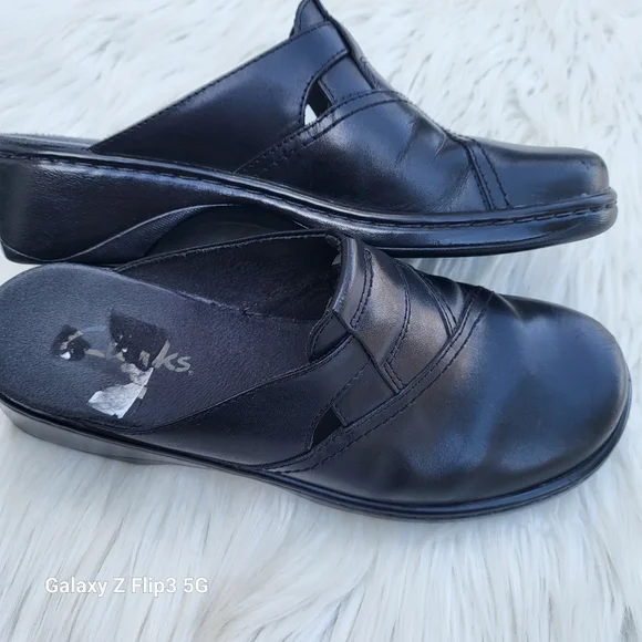 Clarks Black Slip On Loafers Mules 7M - Picture 1 of 12